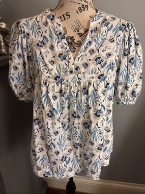 Universal Thread Blue and White Floral Puff-Sleeve Blouse